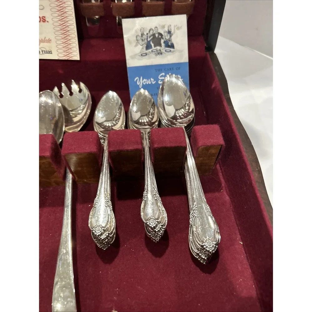 Vintage 1847 Rogers Bros Remembrance Silverplate Flatware Set 52 Pc Wood Chest